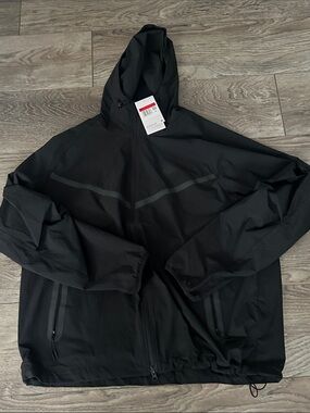 Men’s black Nike raincoat